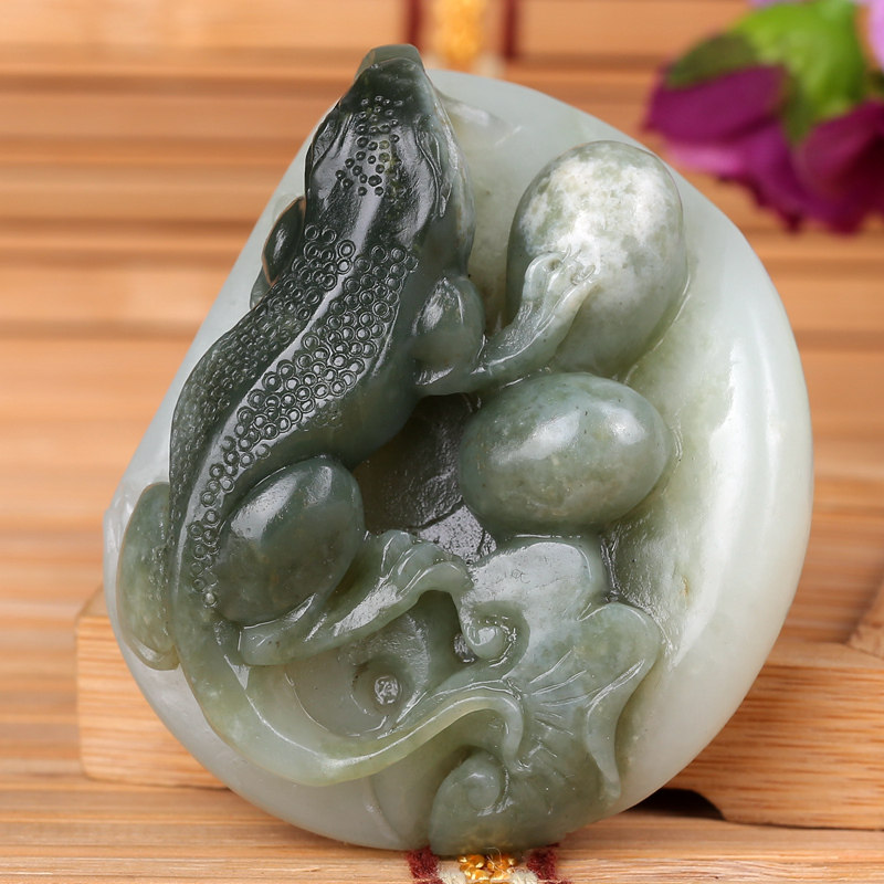 省级玉雕大师文军作品 和田玉随机应变手把件 220克