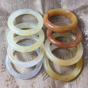 天然水沫子玉手镯图片