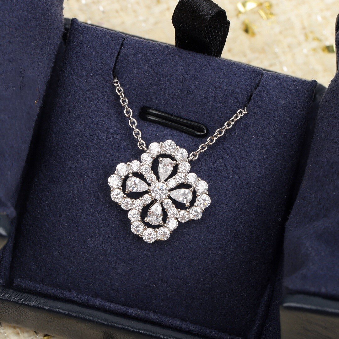 s925纯银银饰镶嵌满钻镂空立体四叶草幸运草项链短款锁骨链银色女