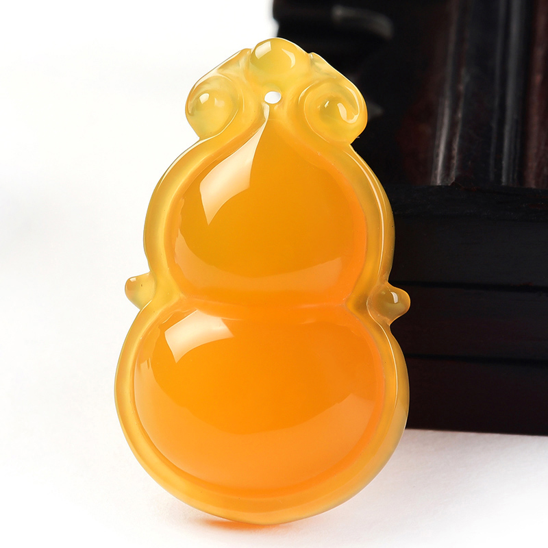 st3002 天然俏色鸡油黄黄龙玉如意葫芦吊坠6.33g