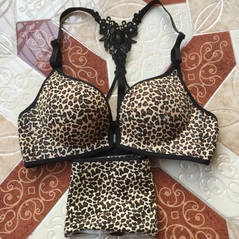 前扣内衣少女士性感小胸聚拢加厚款无钢圈收副乳豹纹美背文胸套装