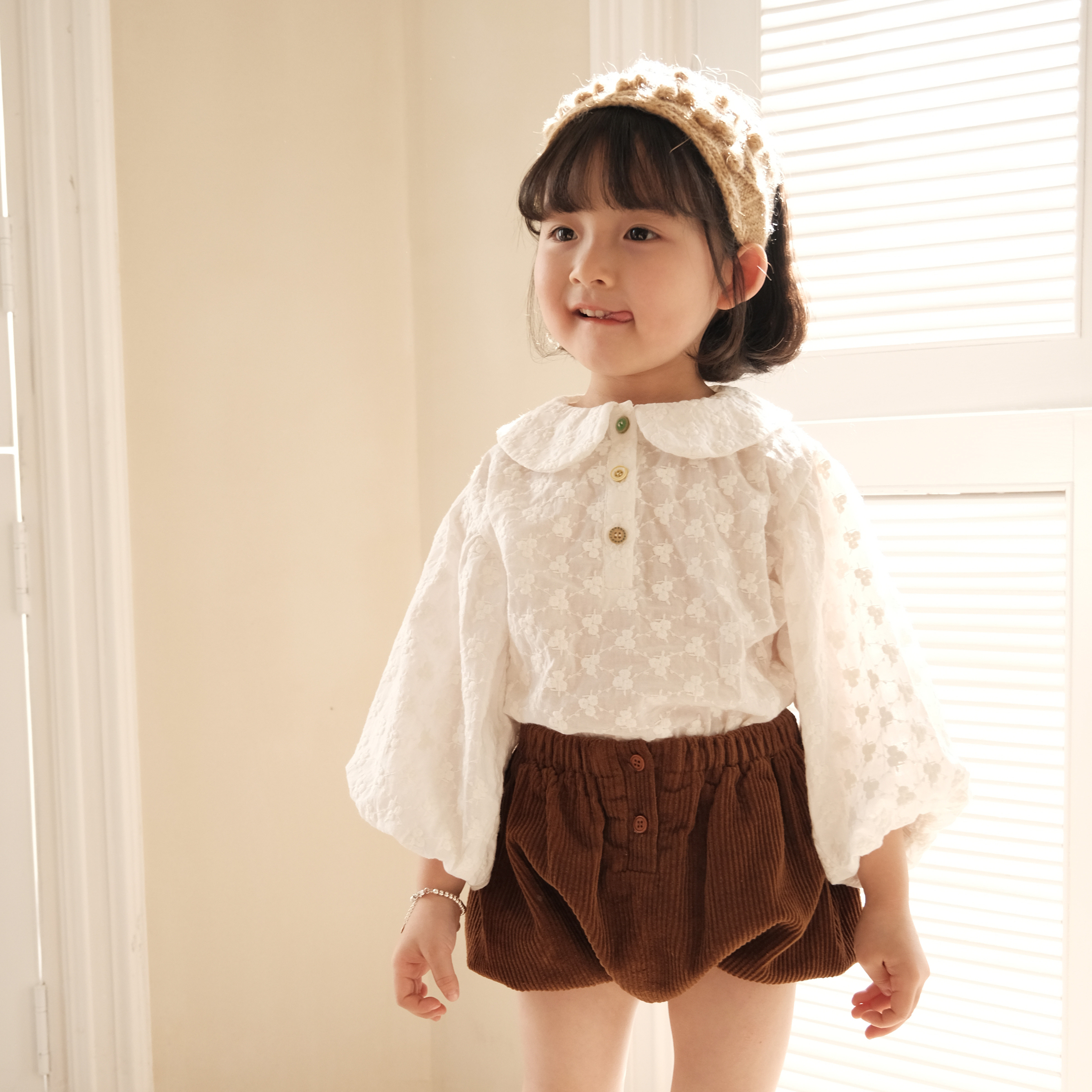 yoki童装 宝宝女童衬衫韩版儿童衬衣 洋气刺绣时髦娃娃领泡泡袖春