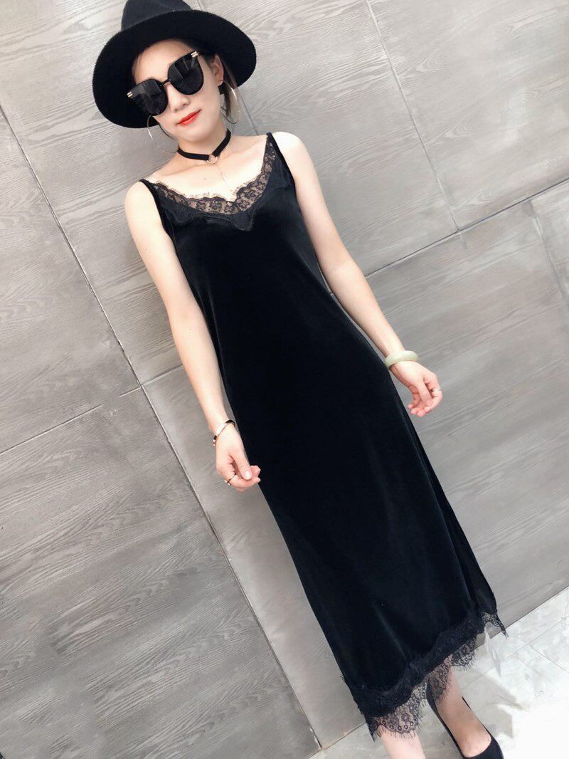 新款春装新款气质v领长款金丝绒吊带裙女显瘦丝绒吊带长裙打底裙