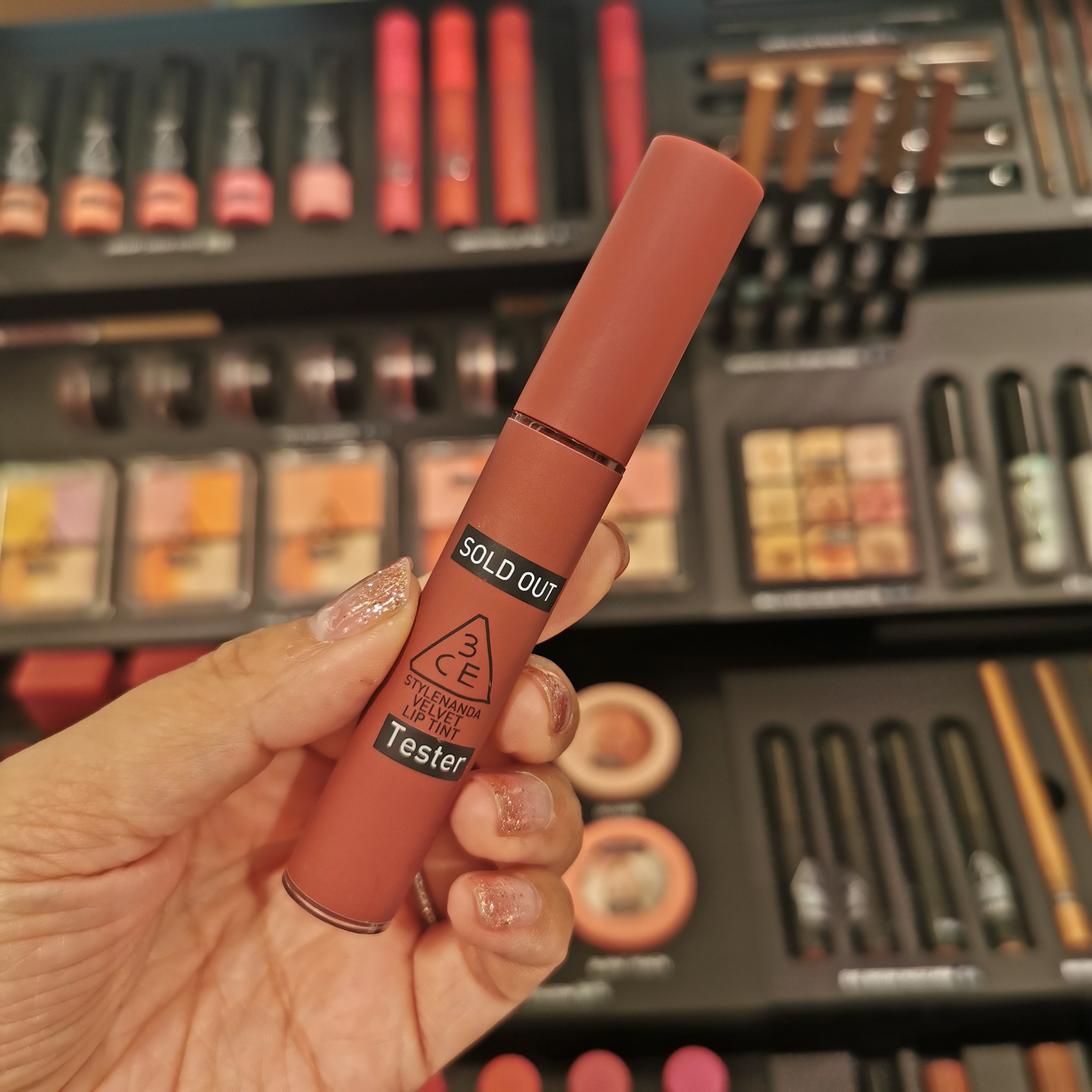 一折姨妈红 唇釉_韩国3ce新款丝绒雾面哑光唇釉唇彩taupe姨妈砖红色