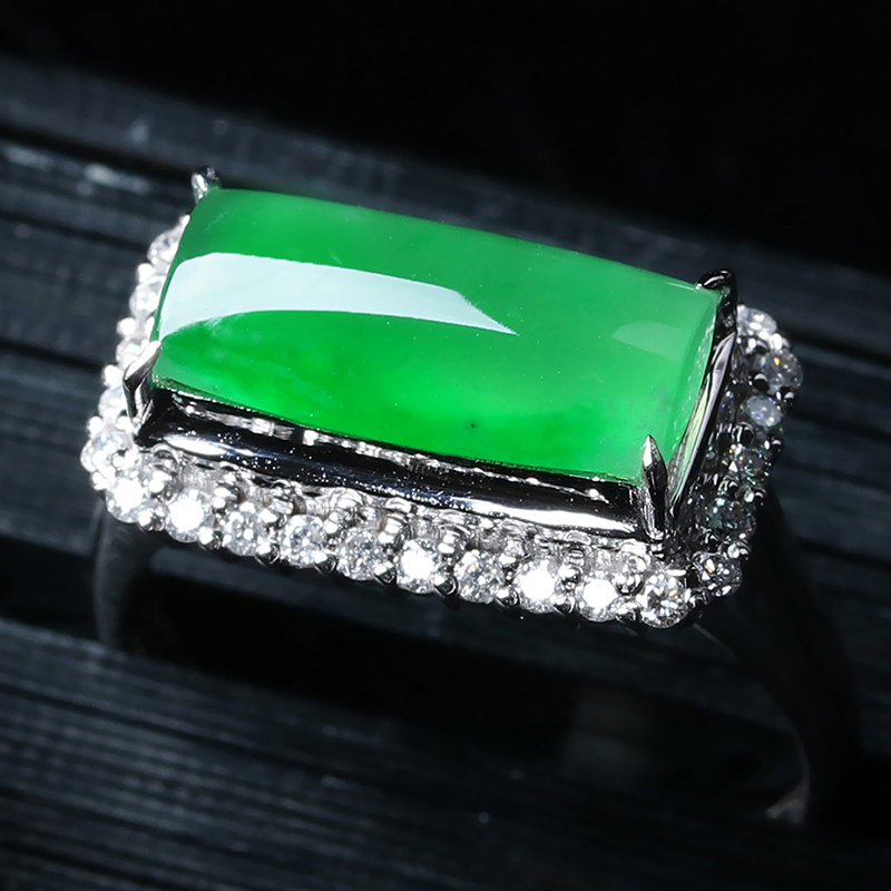 18k金钻奢华镶嵌缅甸天然a货翡翠长方形戒指 3.83克