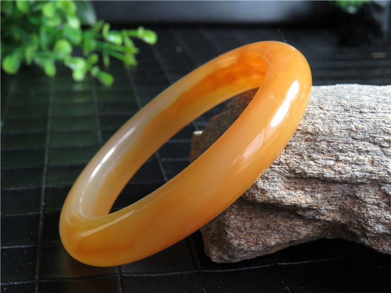 瑞皇翠天然玉石云南黄龙玉精品珠宝金沙巧色手镯55圈口玉镯证书