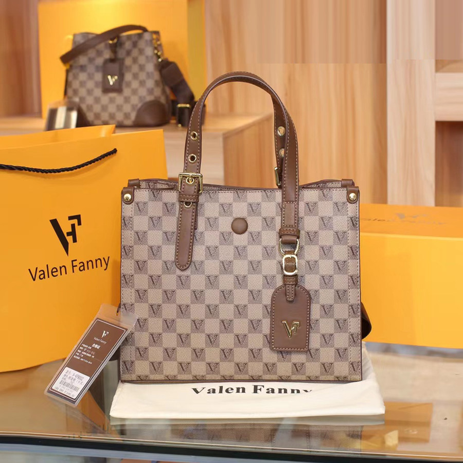 真皮棋盘格大容量手提托特包包女华伦梵妮品牌专柜正品时尚百搭潮