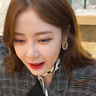 韩国网红时仁欧尼同款耳环2020年新款潮大牌气质椭圆形珍珠钉饰女