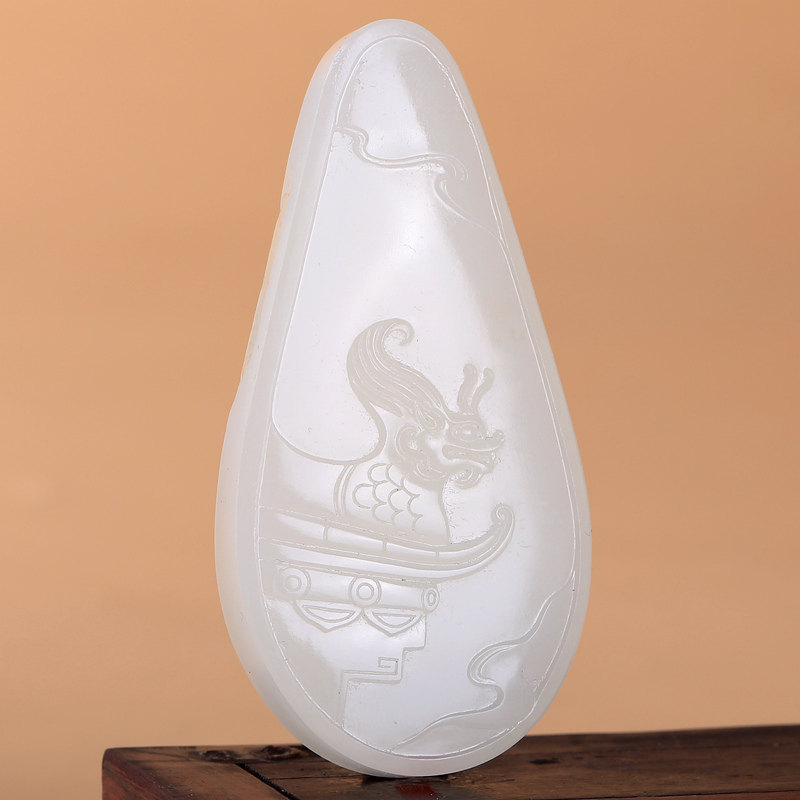 国家级玉雕大师蒋宏利作品 和田玉羊脂玉螭吻挂件 55克