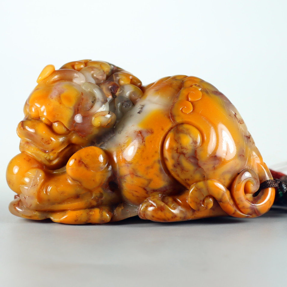 精美寿山高山石《招财瑞兽》手把件