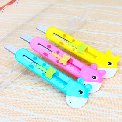 迷你小刀子2022学生美工刀儿童美工刀长颈鹿造型可爱美工刀