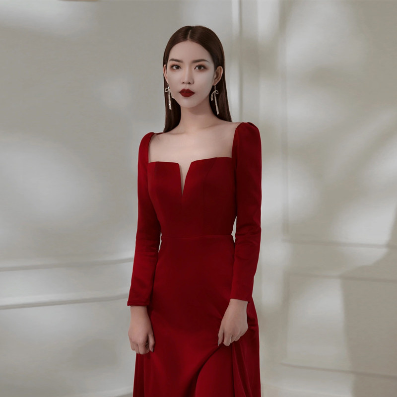 敬酒服新娘酒红色秋冬新款2021气质长袖结婚主持人宴会晚礼服裙女
