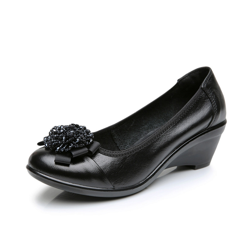 春季真皮妈妈单鞋中老年中跟坡跟女士皮鞋浅口软底大码圆头春秋鞋