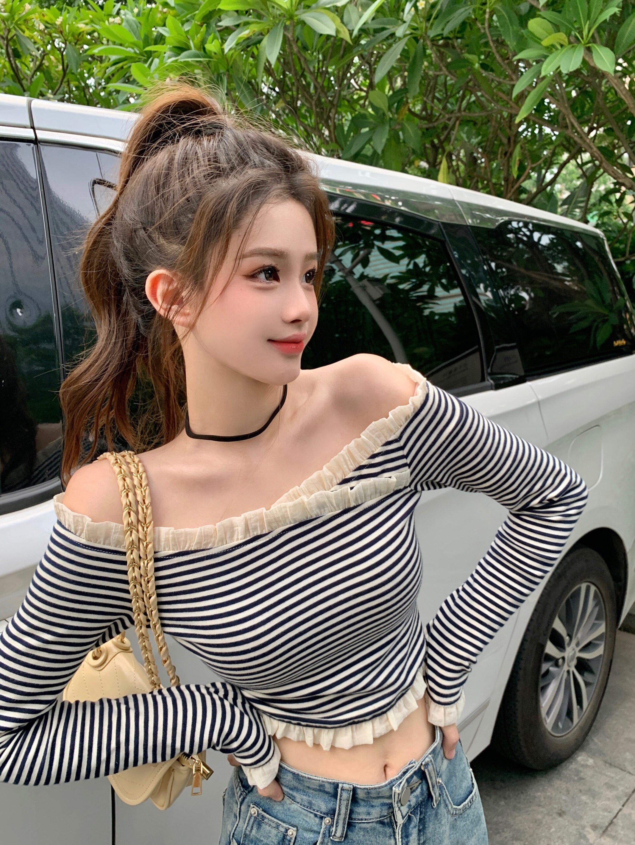 辣妹一字肩紧身条纹t恤纯欲系主播上镜长袖打底衫木耳边短款上衣