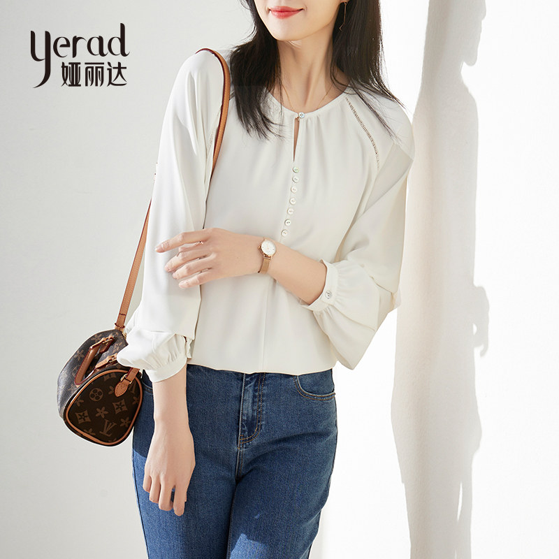 娅丽达旗舰店小众女装雪纺衫女2022年春季新款镂空灯笼袖白色小衫