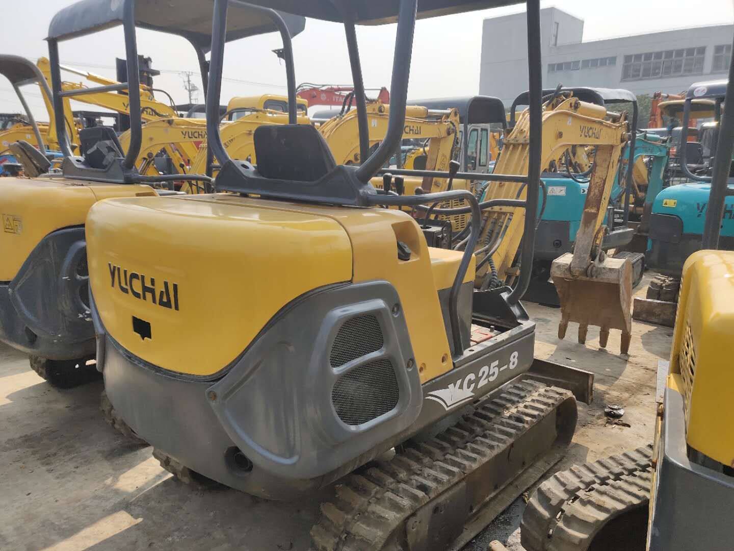 热销小型挖土机_二手小挖机:玉柴25挖掘机,国产小型玉柴25挖机,25挖土