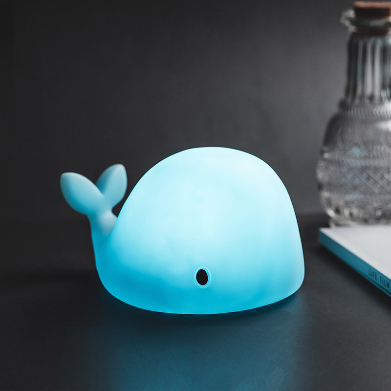 家乐宝小夜灯怎么样 会亮很多种颜色的白色鲸鱼小夜灯摆件_什么值得买