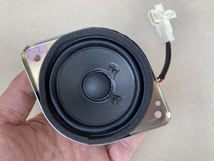 世界著名音响品牌 雨后有车驶来驶过苍白旧铁皮往南开恋人已不在收听浓烟下的诗歌电台