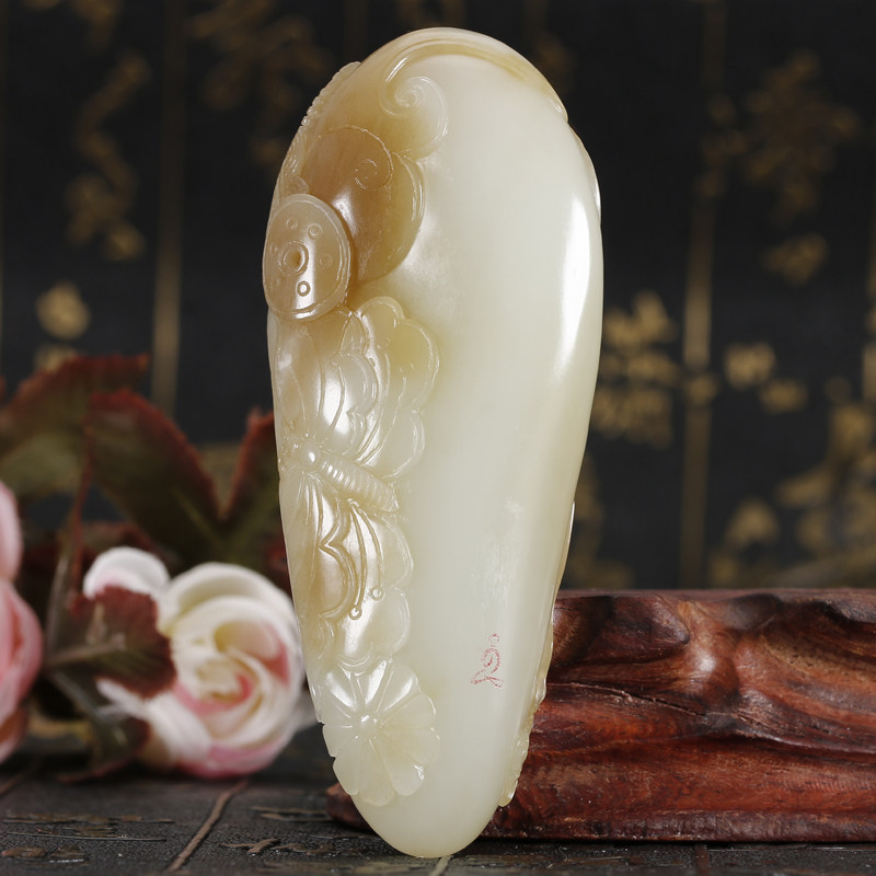 玉雕大师徐鑫作品 和田玉 【美丽人生】手把件 92克 zy074