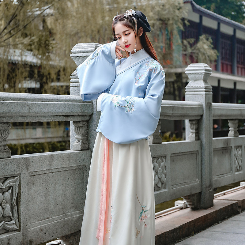 6067日常改良古装汉服女款明制刺绣花交领袄裙传统琵琶袖春秋冬季