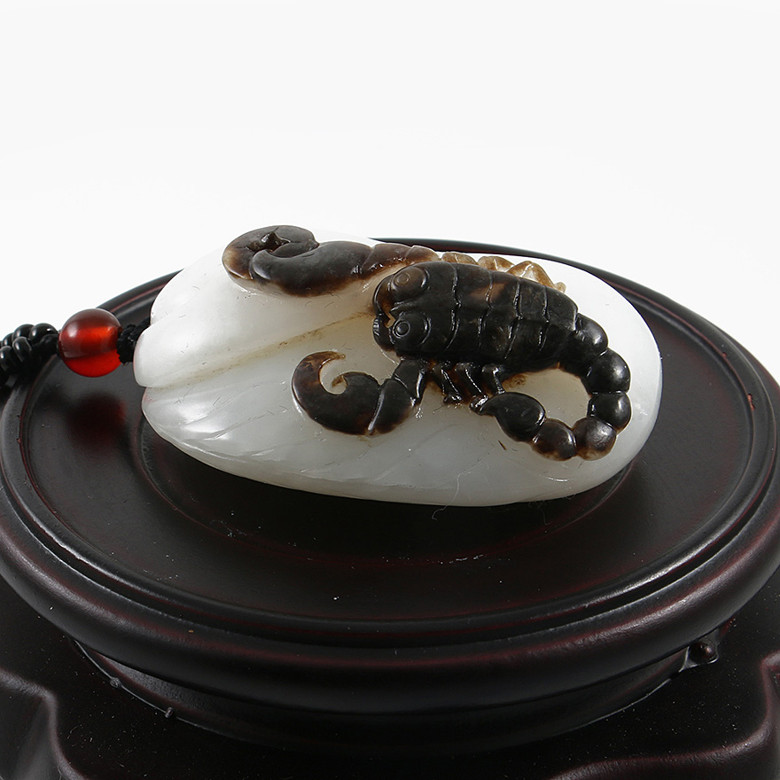 宝瑞通绝当 和田玉蝎子挂件