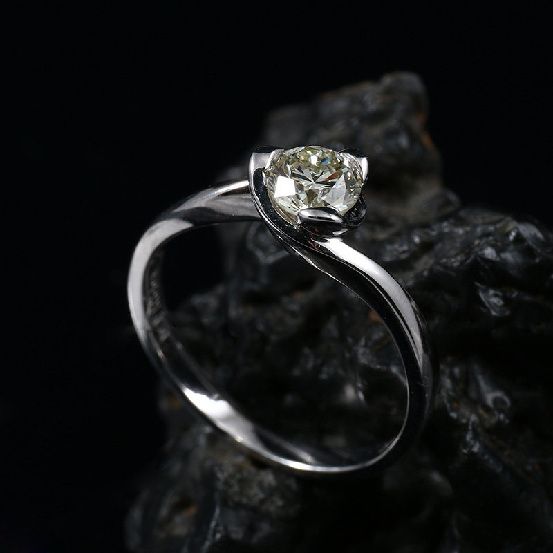 宝瑞通绝当 0.534ct 颜色:m-n 净度:si 钻石戒指