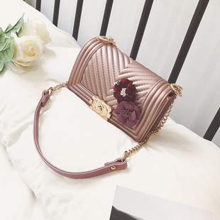 巴寶莉金色包包 爆喬巴妮2020新款歐美風時尚名媛鏈條花朵單肩包斜跨手提女包包潮 包包