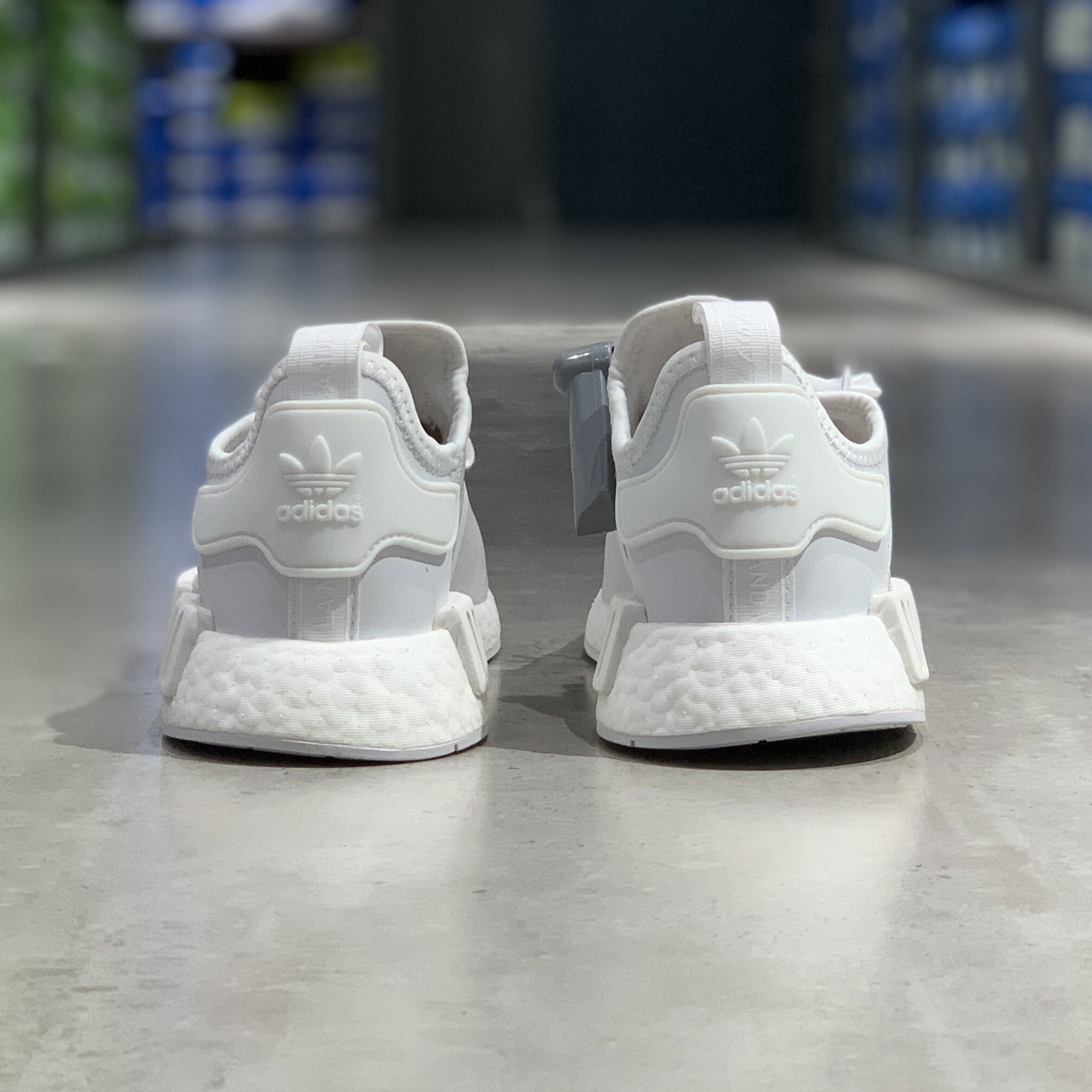 阿迪达斯/adidas nmd r1 boost 男鞋缓震休闲鞋防滑运动鞋fy9384