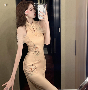 Mid-length sleeve neck with side slit and buttock long cheongsam dress