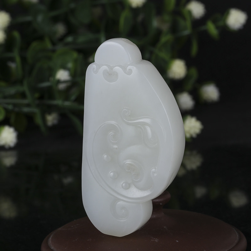 苏州玉雕名家黄铭作品和田玉羊脂玉虎面挂件 重量56.8克