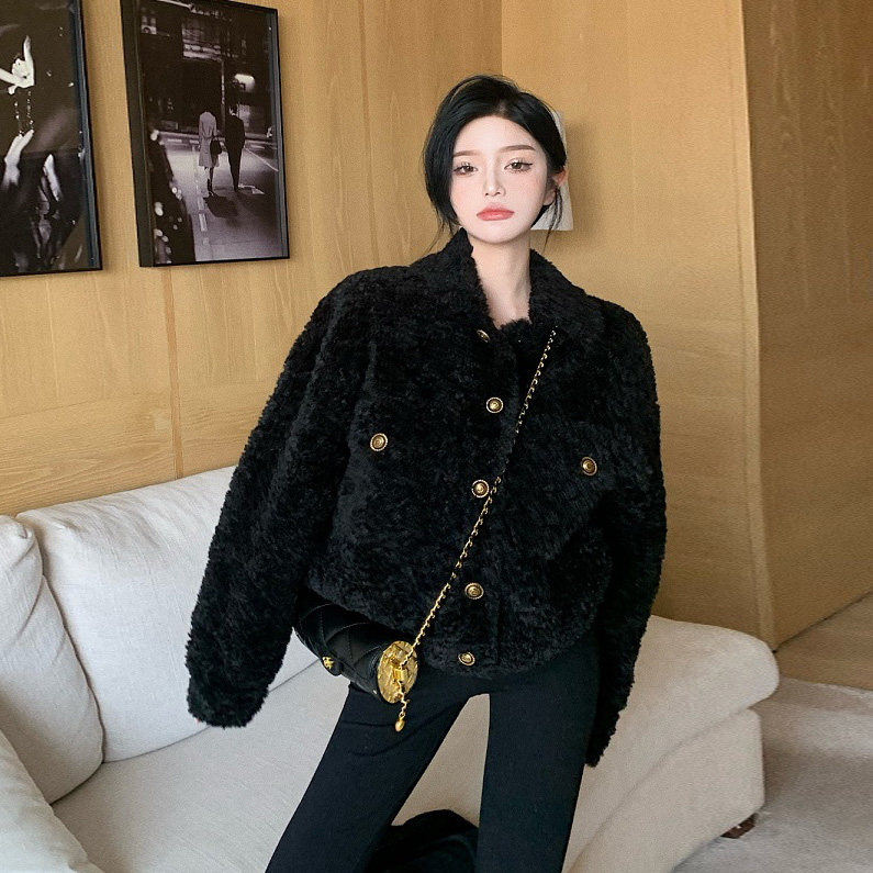 黑色皮毛一体外套女短款