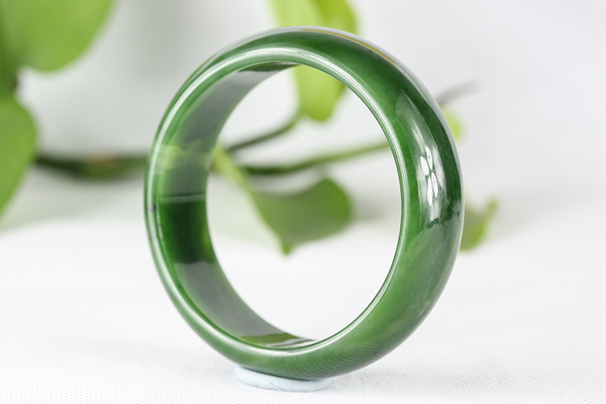 和田玉碧玉手镯 有水线 重84.29克内径60mm