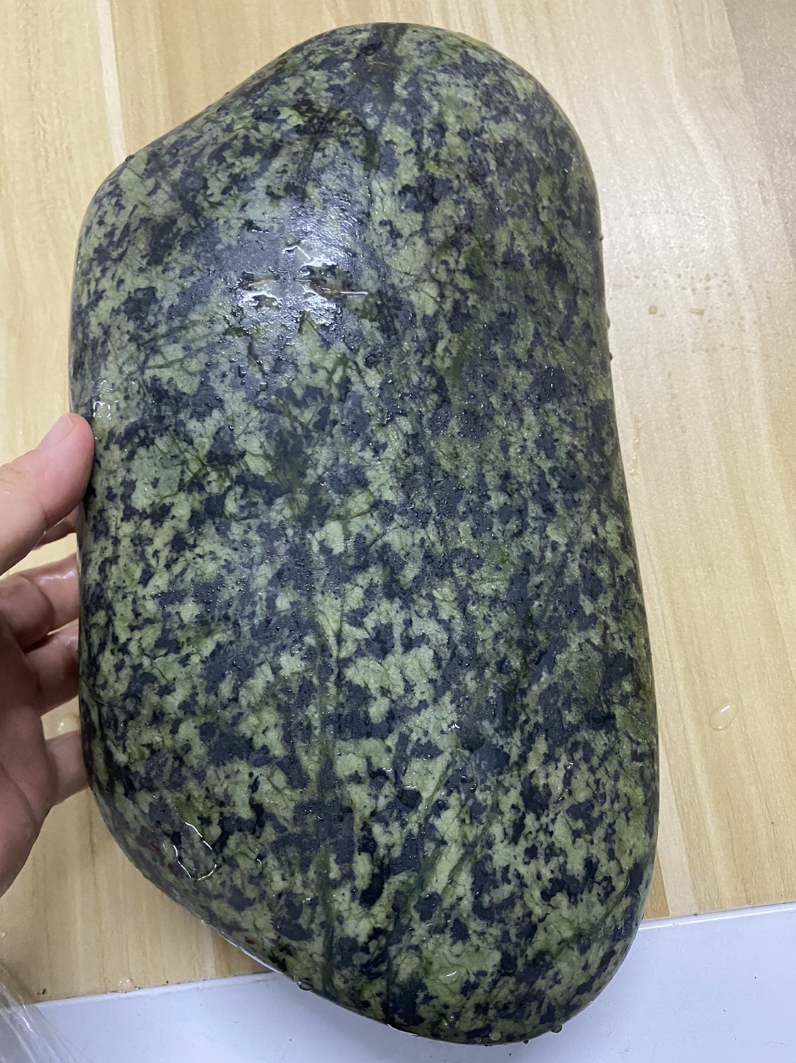 西藏玉石原石籽料手把件石头陨石药王石摆件磁性蛇纹尖藏玉天然