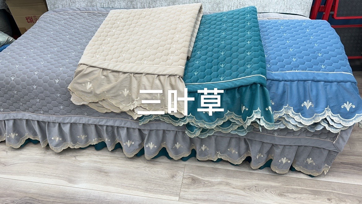 冬季新款超细绒面纯色绣花防滑沙发垫，有面料可订制
