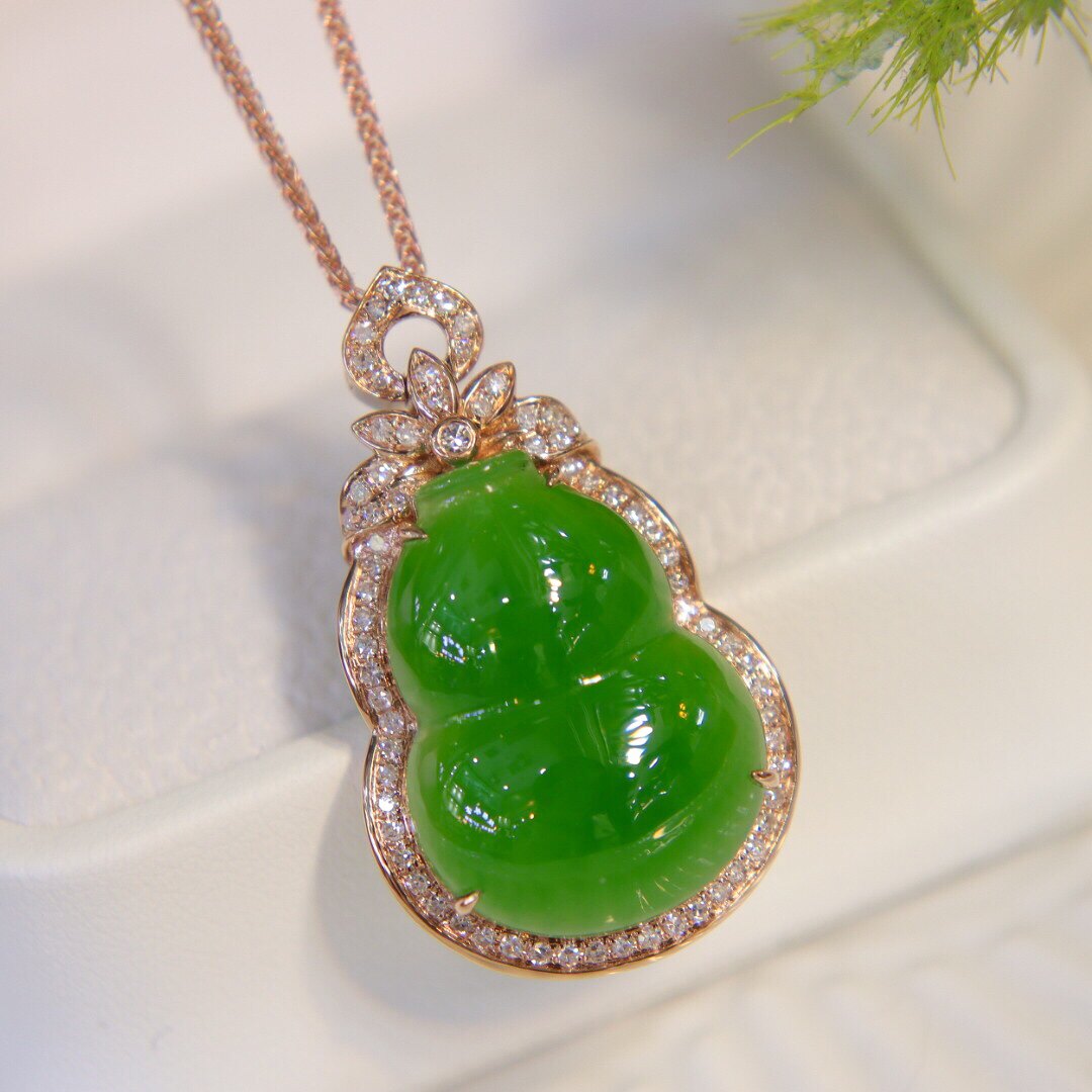 圣诞节新品和田玉吊坠女苹果绿碧玉葫芦镶嵌18k金项链翡翠送妈妈