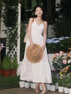 2024夏季新款法式V领白色吊带连衣裙女收腰设计感小众气质小裙子