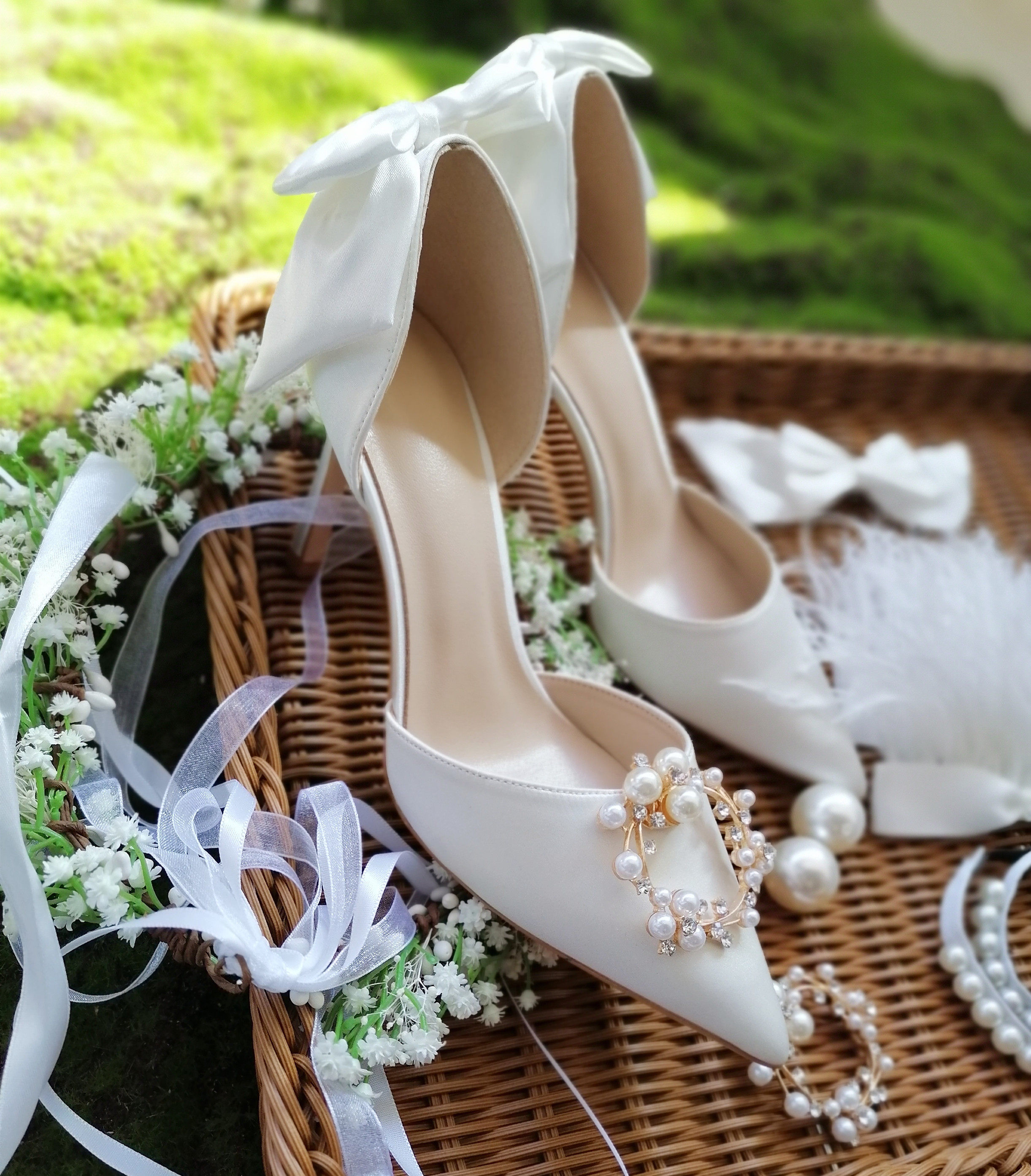 2022小众法式蝴蝶结婚纱仙女风女婚鞋缎面白色高跟鞋高级感珍珠扣