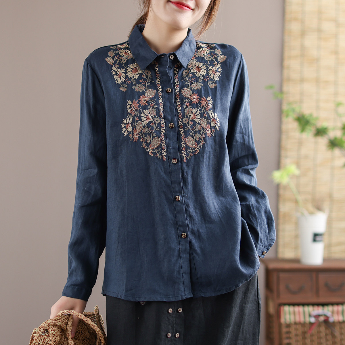 女士精品衬衫更新时间:2022年04月16日文艺复古棉麻衬衫女重工绣花