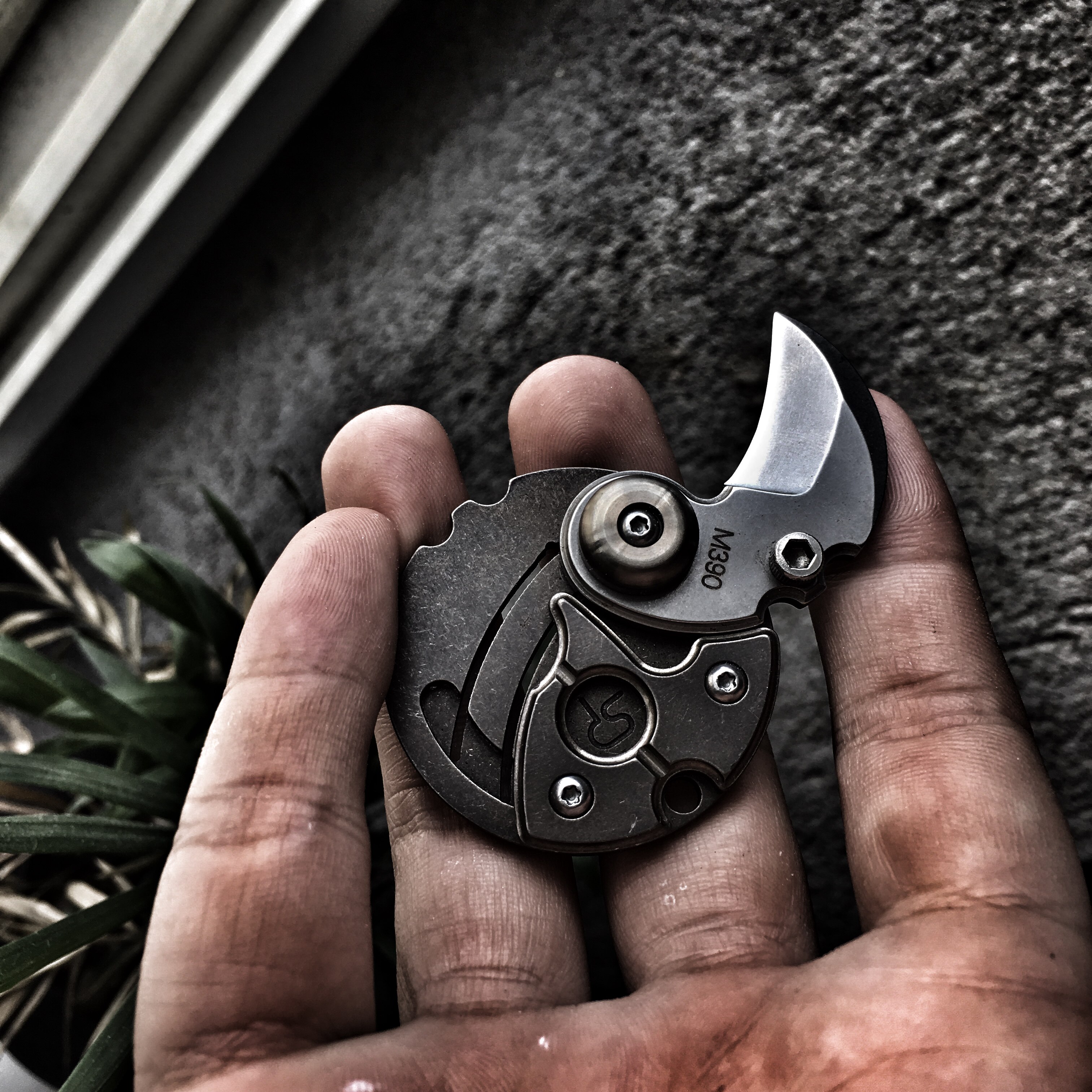 真爱钛合金小刀m390刃超锋利硬币刀圆盘刀钱币刀折刀edc狗牌刀具