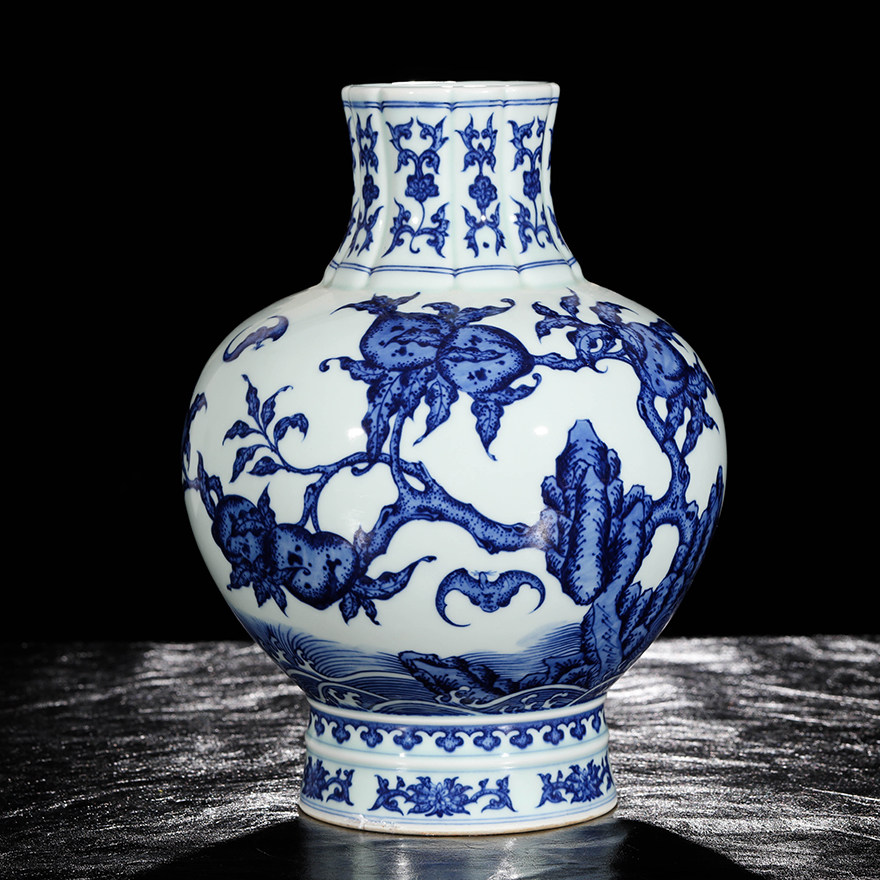 故宫博物院陶瓷文物修复专家《青花寿山福海纹花口瓶》阳士琦