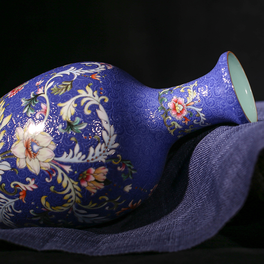 故宫博物院陶瓷修复人《珐琅彩天蓝地折花纹灯笼式瓶》阳士琦