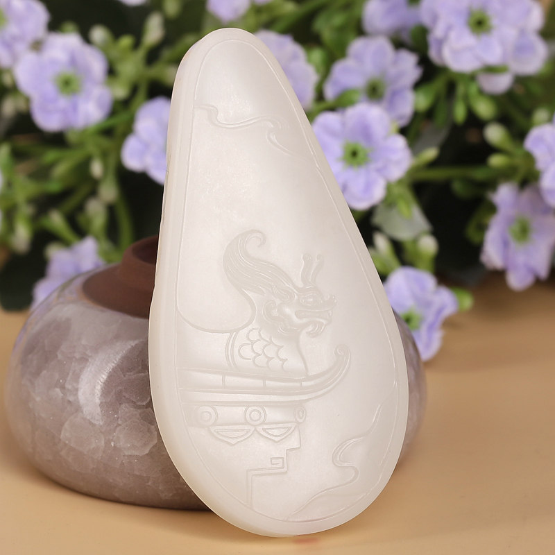 国家级玉雕大师蒋宏利作品 和田玉羊脂玉螭吻挂件 55克