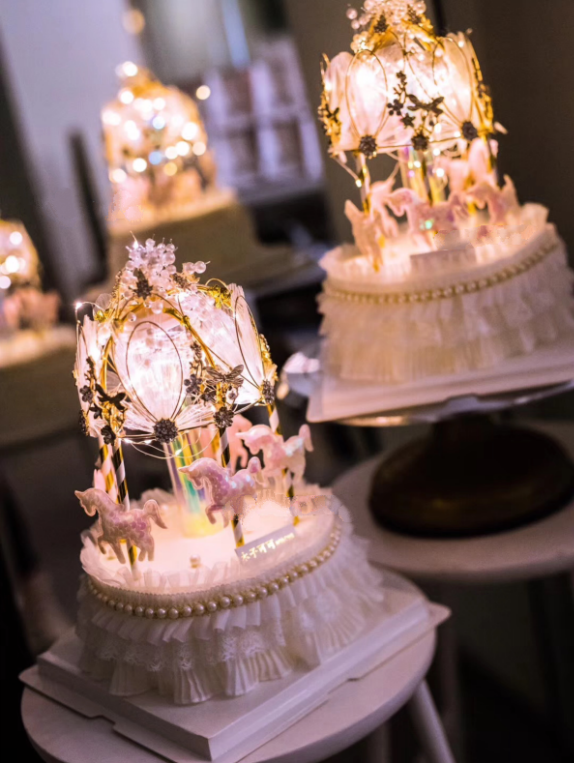 特价旋转木马生日蛋糕插件_梦幻生日蛋糕装饰摆件网红珍珠蕾丝围边