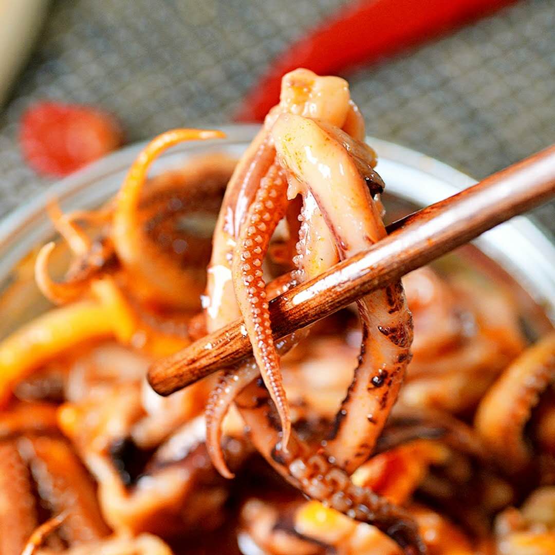 热销麻辣鱿鱼须罐装_麻辣小海鲜罐装即食海鲜捞汁罐头麻辣鱿鱼腿鱿鱼
