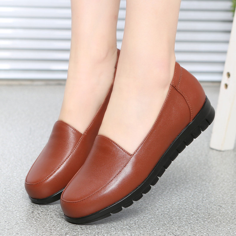 品牌妇女鞋春秋季真皮单鞋平底低跟方口皮鞋中年妈妈鞋405060岁