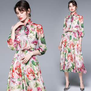 Long sleeve holiday style big swing Chiffon print big swing dress