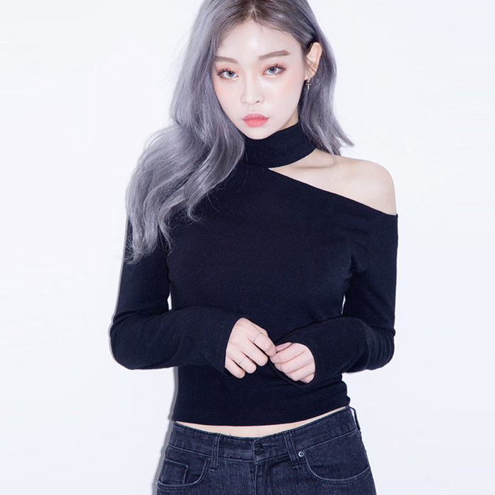 秋季挂脖斜肩短款别致小上衣女设计感小众性感露肩长袖t恤打底衫在类目 女装/女士精品, T恤中 - 来自Buy2taobao.com提供专业的淘宝代购服务
