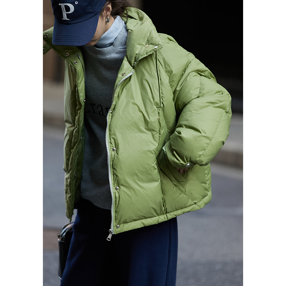 抹茶绿羽绒服