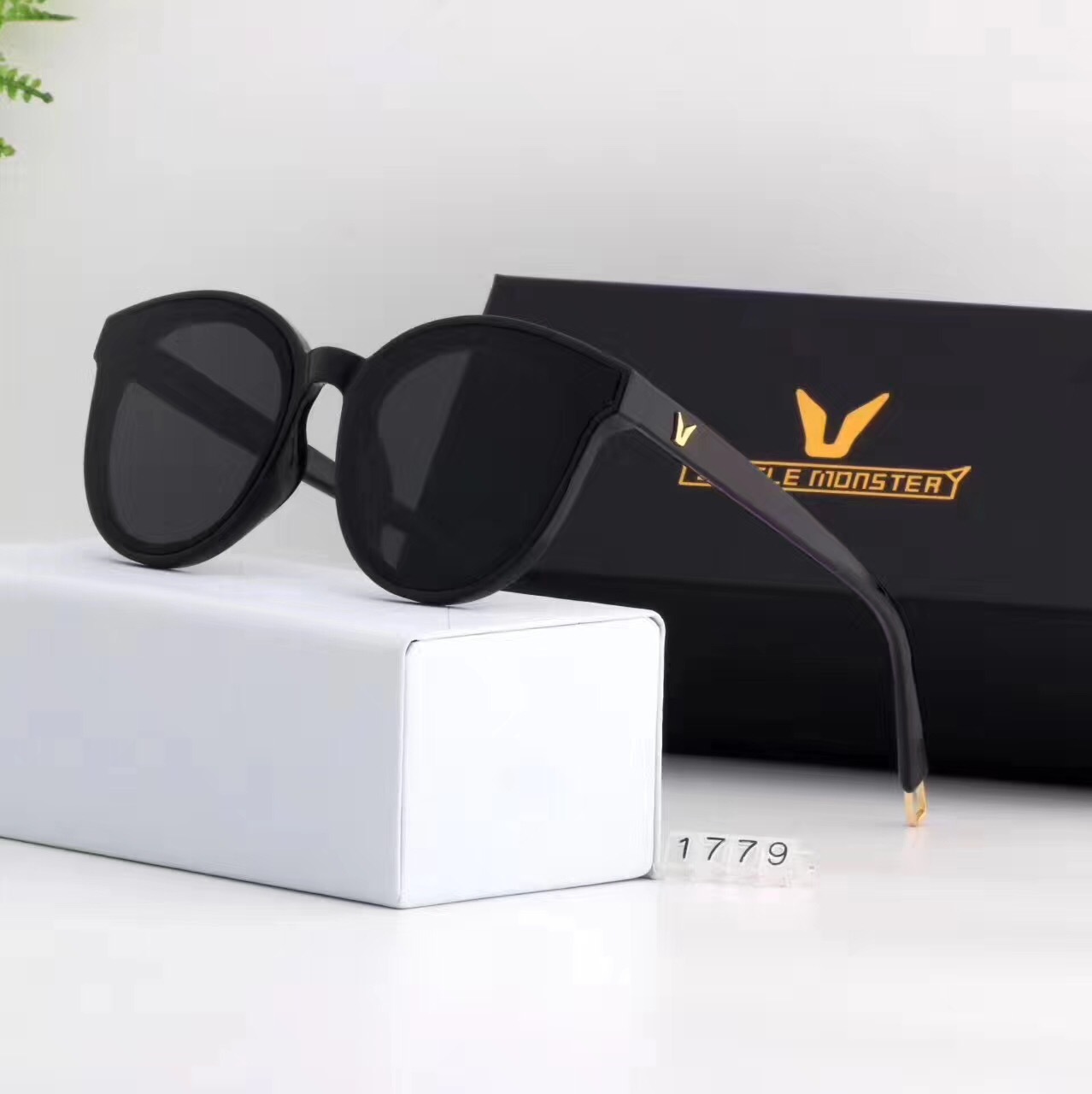 太阳镜男墨镜gm女网红2018新款潮人v牌方形偏光开车司机男潮眼镜