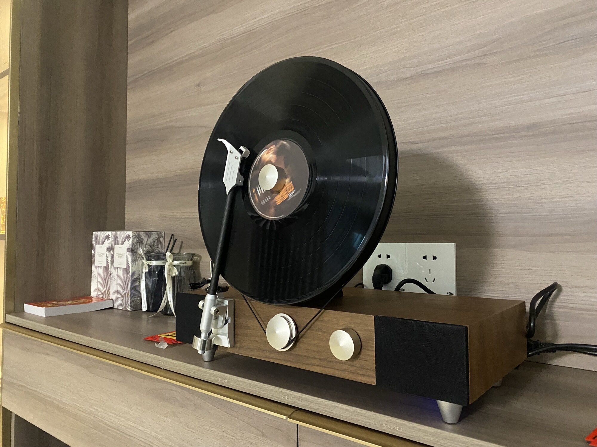 格莱美竖立式黑胶唱片机复古高端设计风格送老公小众高级感礼物